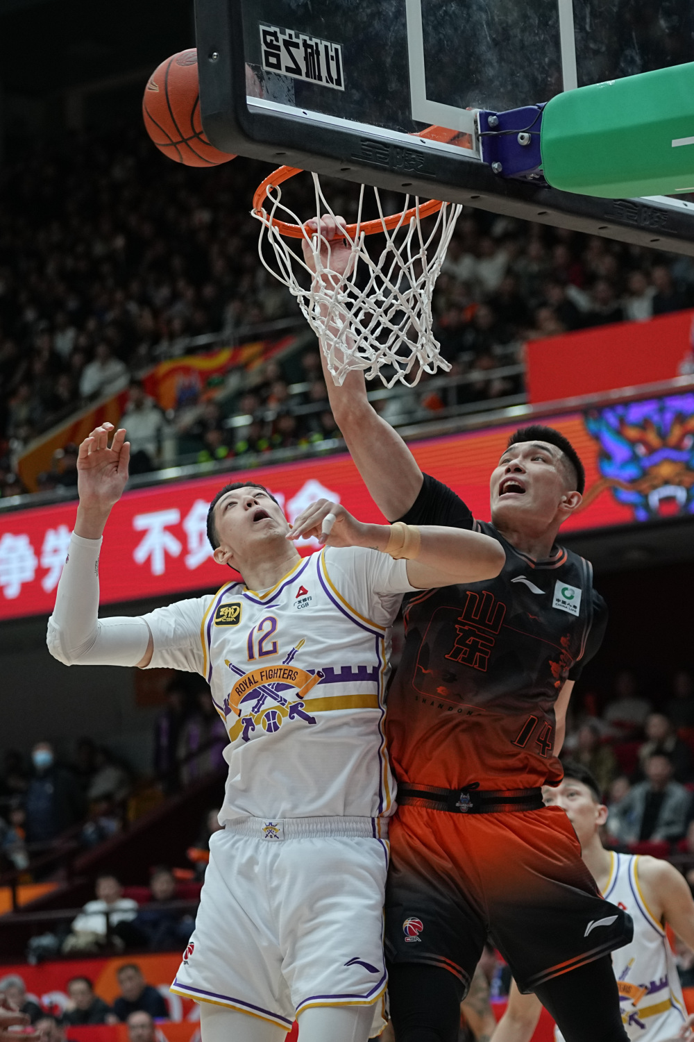 Kaiyun Sports-巴塞罗那迎CBA季后赛关键赛，转会期单刀错失，压力陡增，阵容厚度经受考验的简单介绍